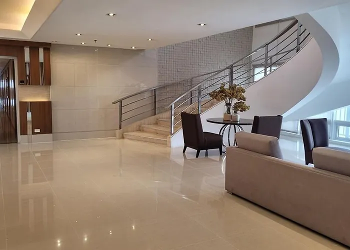 Breeze Lower Penthouse Apartment